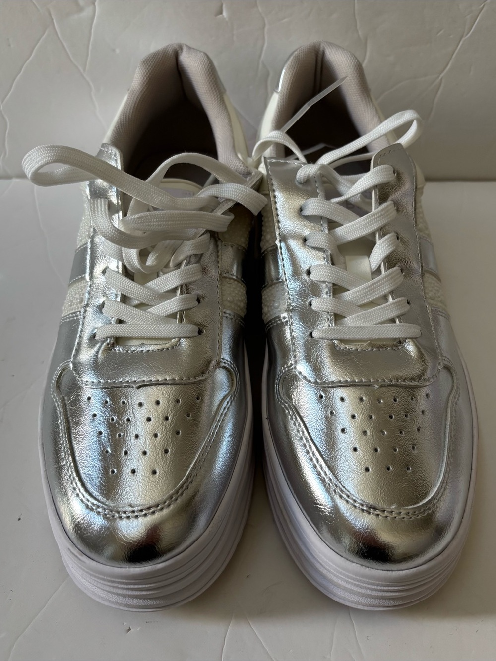 BCBGeneration White and Gray Casual Sneaker Insole Detail new with out box